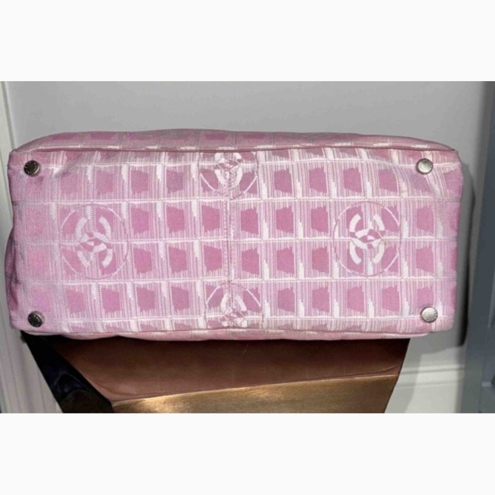 CHANEL Pink Checkered Tote Bag - Picture 5 of 9